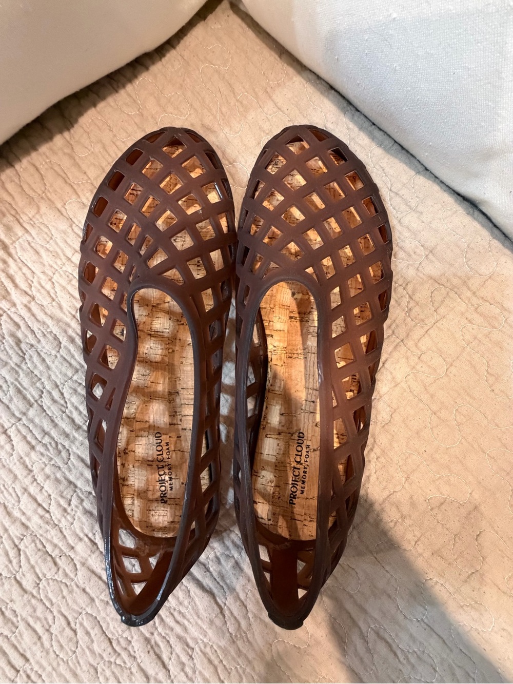 Project Cloud Women’s Brown Rubber Slip-On Flats Memory Foam Cut-Out US 10M